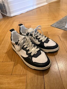 Women’s Black & White Casual Leather Sneakers